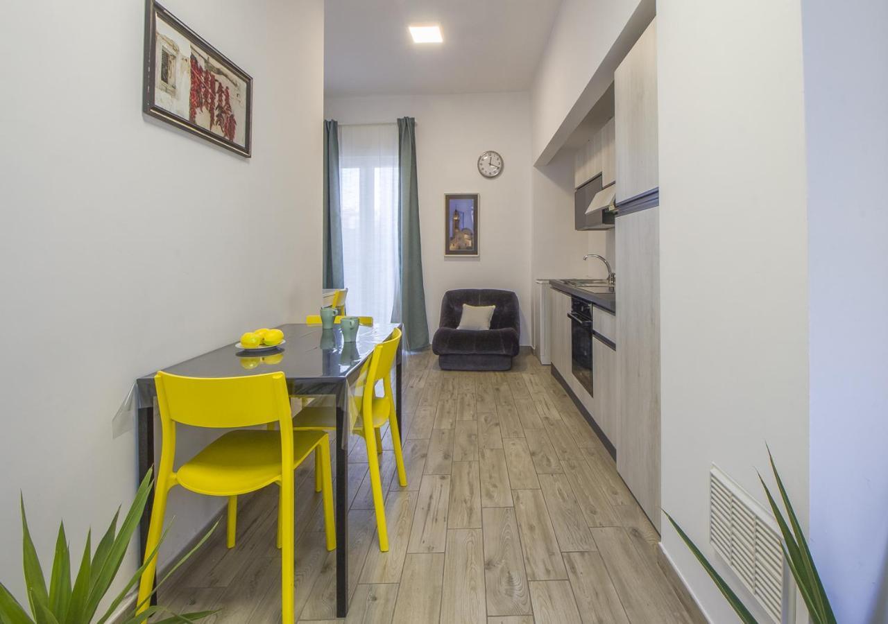 Appartamento Con 2 Camere E 2 Bagni In Centro Con Parcheggio Matera Exterior foto